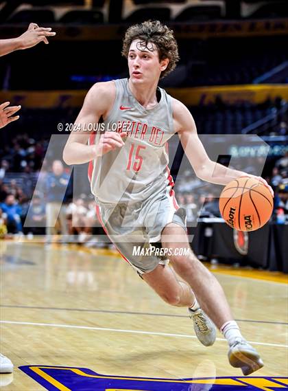 Thumbnail 2 in St. John Bosco vs. Mater Dei (Coastal Catholic Classic) photogallery.