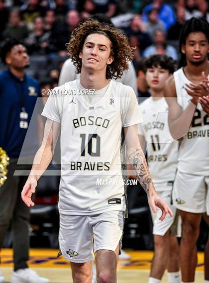 Thumbnail 2 in St. John Bosco vs. Mater Dei (Coastal Catholic Classic) photogallery.