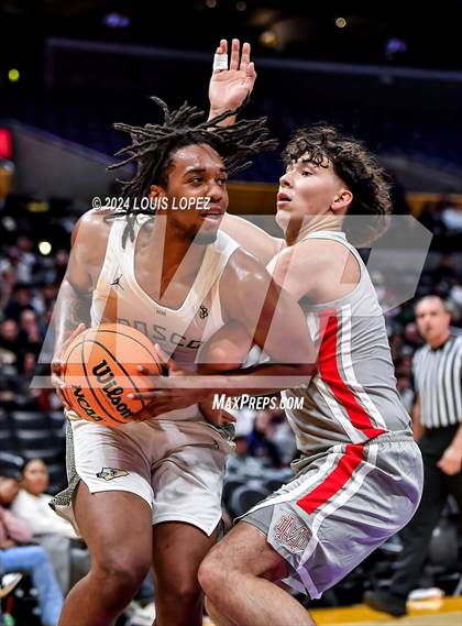 Thumbnail 3 in St. John Bosco vs. Mater Dei (Coastal Catholic Classic) photogallery.