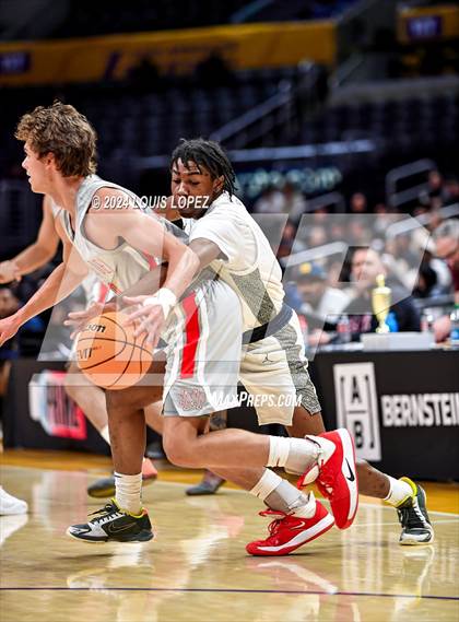 Thumbnail 3 in St. John Bosco vs. Mater Dei (Coastal Catholic Classic) photogallery.