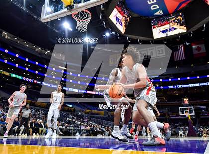 Thumbnail 3 in St. John Bosco vs. Mater Dei (Coastal Catholic Classic) photogallery.