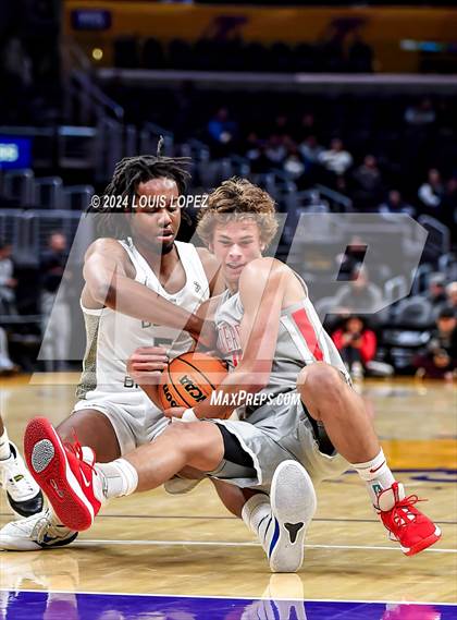 Thumbnail 3 in St. John Bosco vs. Mater Dei (Coastal Catholic Classic) photogallery.