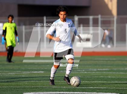 Thumbnail 2 in Salesian vs. Lynwood (CIF SS D3 Playoffs) photogallery.