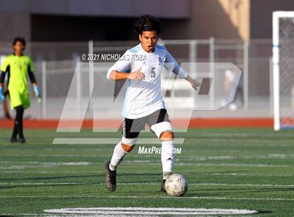 Thumbnail 3 in Salesian vs. Lynwood (CIF SS D3 Playoffs) photogallery.