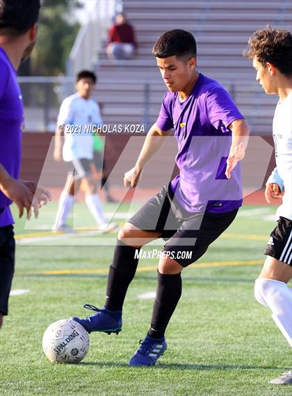 Thumbnail 2 in Salesian vs. Lynwood (CIF SS D3 Playoffs) photogallery.