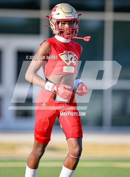 Thumbnail 1 in College Park vs Caney Creek photogallery.