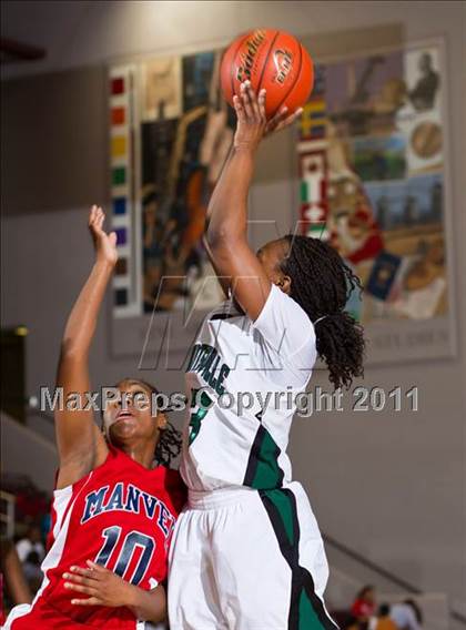 Thumbnail 3 in Manvel vs. Huntsville (4A Region III Semifinal) photogallery.