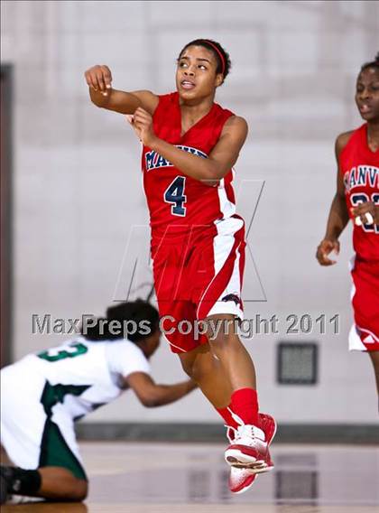Thumbnail 2 in Manvel vs. Huntsville (4A Region III Semifinal) photogallery.