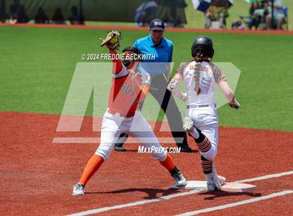 Thumbnail 3 in Aledo vs. Harlingen South (UIL 5A Softball Semifinal) photogallery.