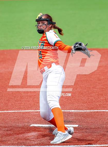 Thumbnail 1 in Aledo vs. Harlingen South (UIL 5A Softball Semifinal) photogallery.