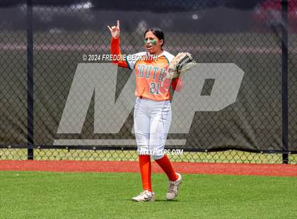 Thumbnail 1 in Aledo vs. Harlingen South (UIL 5A Softball Semifinal) photogallery.