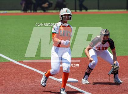 Thumbnail 3 in Aledo vs. Harlingen South (UIL 5A Softball Semifinal) photogallery.