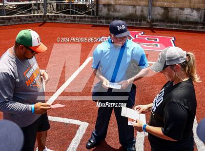 Thumbnail 1 in Aledo vs. Harlingen South (UIL 5A Softball Semifinal) photogallery.