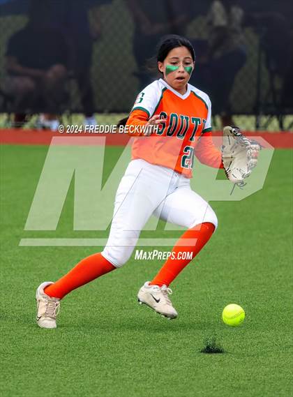 Thumbnail 1 in Aledo vs. Harlingen South (UIL 5A Softball Semifinal) photogallery.