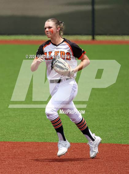 Thumbnail 2 in Aledo vs. Harlingen South (UIL 5A Softball Semifinal) photogallery.