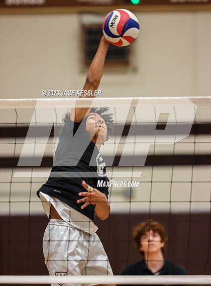 Thumbnail 1 in Agoura @ Crespi photogallery.