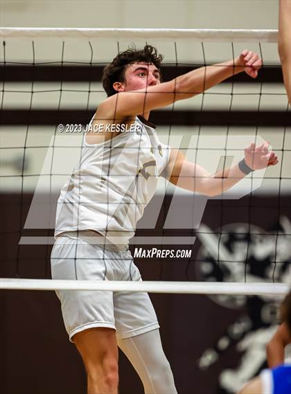 Thumbnail 3 in Agoura @ Crespi photogallery.