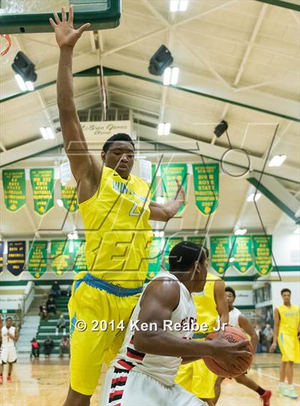 Thumbnail 3 in Huntington St. Joseph Prep vs. Hughes (LeBron James Classic) photogallery.