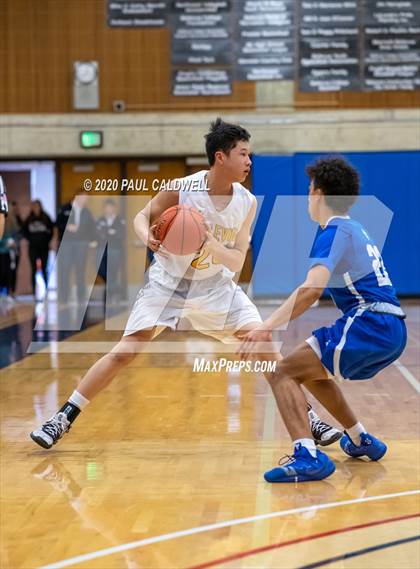 Thumbnail 1 in Seattle Prep vs. Bellevue (WIAA 3A District 2 Playoff) photogallery.