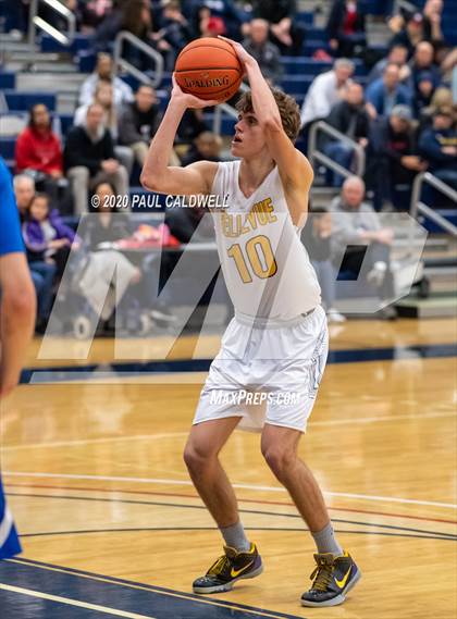 Thumbnail 1 in Seattle Prep vs. Bellevue (WIAA 3A District 2 Playoff) photogallery.