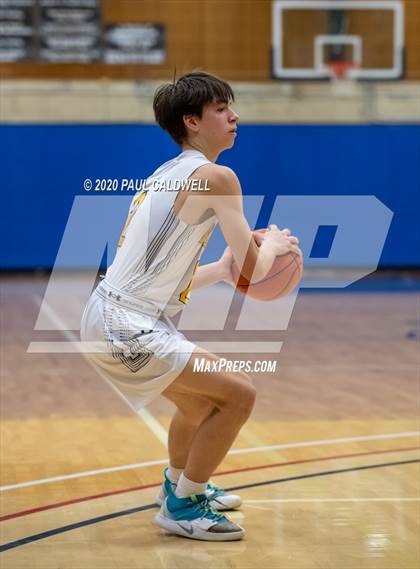 Thumbnail 3 in Seattle Prep vs. Bellevue (WIAA 3A District 2 Playoff) photogallery.