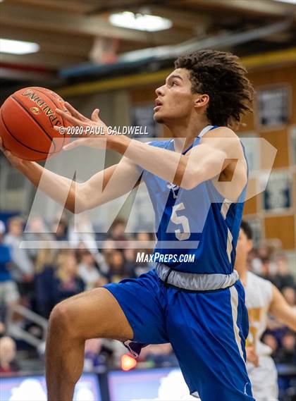 Thumbnail 3 in Seattle Prep vs. Bellevue (WIAA 3A District 2 Playoff) photogallery.