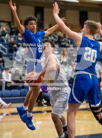 Thumbnail 3 in Seattle Prep vs. Bellevue (WIAA 3A District 2 Playoff) photogallery.