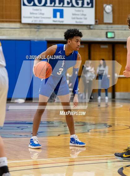 Thumbnail 2 in Seattle Prep vs. Bellevue (WIAA 3A District 2 Playoff) photogallery.