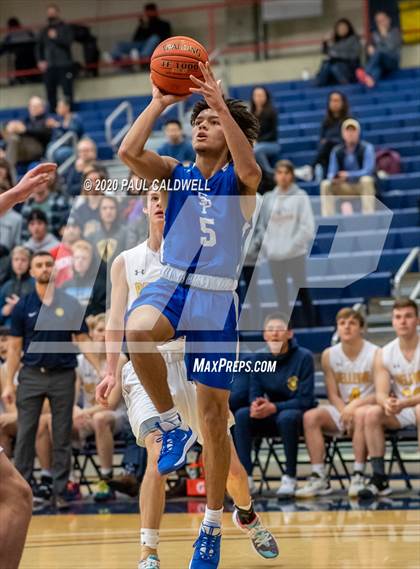 Thumbnail 3 in Seattle Prep vs. Bellevue (WIAA 3A District 2 Playoff) photogallery.