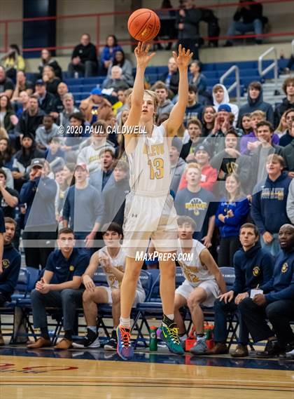 Thumbnail 1 in Seattle Prep vs. Bellevue (WIAA 3A District 2 Playoff) photogallery.