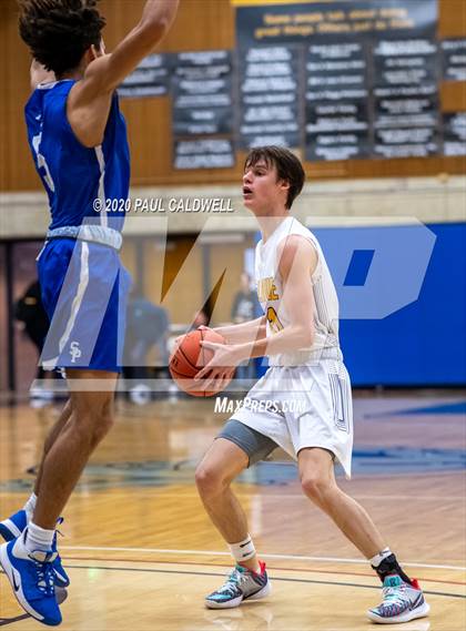 Thumbnail 2 in Seattle Prep vs. Bellevue (WIAA 3A District 2 Playoff) photogallery.