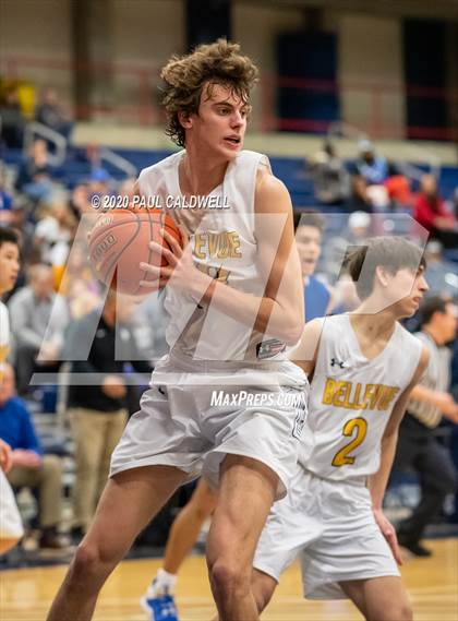 Thumbnail 2 in Seattle Prep vs. Bellevue (WIAA 3A District 2 Playoff) photogallery.