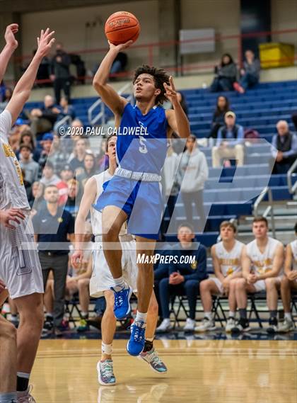 Thumbnail 1 in Seattle Prep vs. Bellevue (WIAA 3A District 2 Playoff) photogallery.