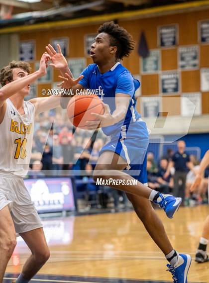 Thumbnail 1 in Seattle Prep vs. Bellevue (WIAA 3A District 2 Playoff) photogallery.