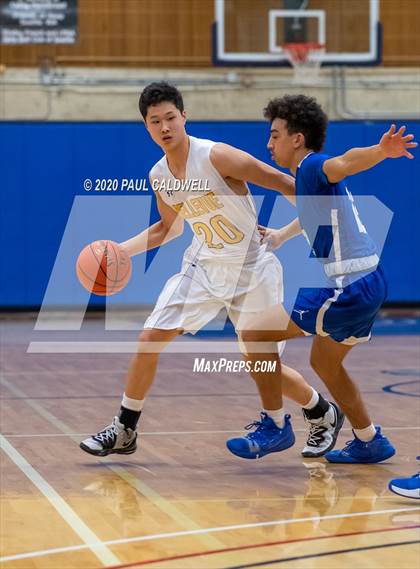 Thumbnail 2 in Seattle Prep vs. Bellevue (WIAA 3A District 2 Playoff) photogallery.