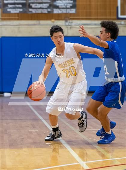 Thumbnail 3 in Seattle Prep vs. Bellevue (WIAA 3A District 2 Playoff) photogallery.