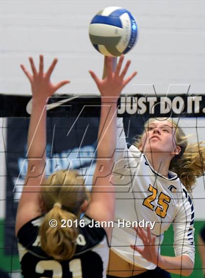 Thumbnail 2 in Rancho Cucamonga vs. Oak Ridge (Durango Fall Classic) photogallery.