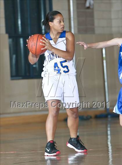 Thumbnail 3 in Ardsley vs Dobbs Ferry (33rd Annual William Warnock Memorial Tournament) photogallery.