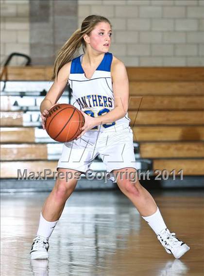Thumbnail 2 in Ardsley vs Dobbs Ferry (33rd Annual William Warnock Memorial Tournament) photogallery.