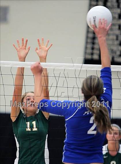Thumbnail 3 in Santa Barbara vs. Analy (Archbishop Mitty Invitational Tournament) photogallery.