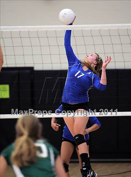 Thumbnail 3 in Santa Barbara vs. Analy (Archbishop Mitty Invitational Tournament) photogallery.
