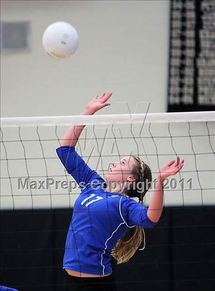 Thumbnail 3 in Santa Barbara vs. Analy (Archbishop Mitty Invitational Tournament) photogallery.