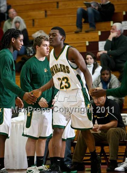 Thumbnail 2 in Albany Academy vs. New London (Spalding Hoophall Classic) photogallery.