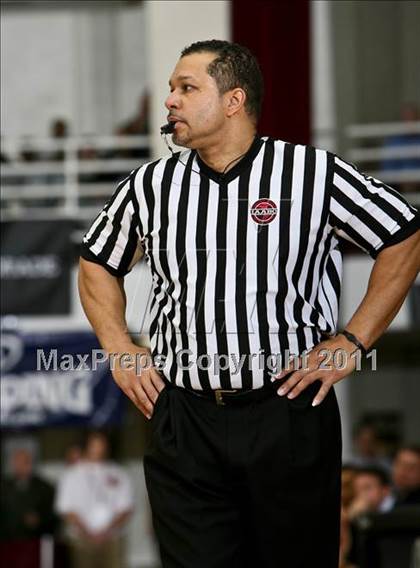 Thumbnail 1 in Albany Academy vs. New London (Spalding Hoophall Classic) photogallery.