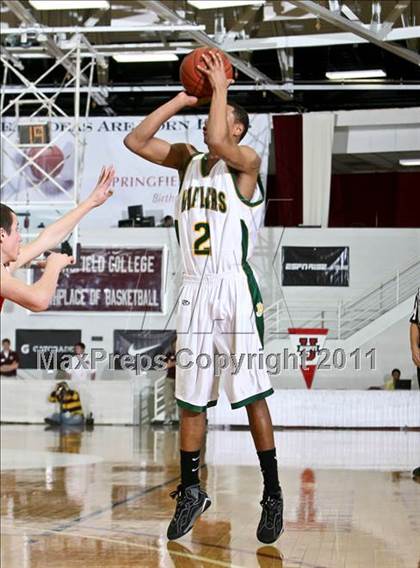 Thumbnail 1 in Albany Academy vs. New London (Spalding Hoophall Classic) photogallery.
