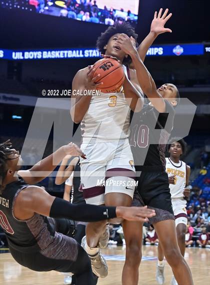 Thumbnail 1 in Mansfield Timberview vs Beaumont United (UIL 5A State Semifinal) photogallery.