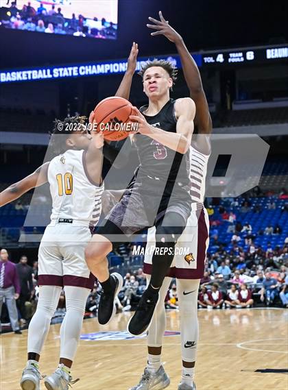 Thumbnail 3 in Mansfield Timberview vs Beaumont United (UIL 5A State Semifinal) photogallery.