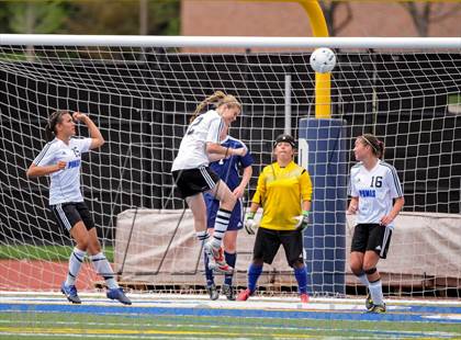 Thumbnail 2 in Peak to Peak vs. Kent Denver (CHSAA 3A Semifinal) photogallery.