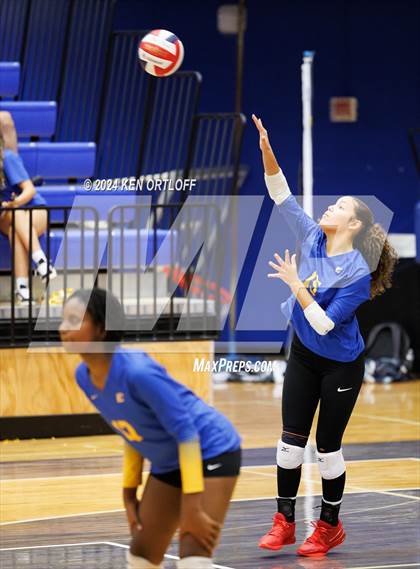 Thumbnail 1 in Seckinger @ Chattahoochee photogallery.