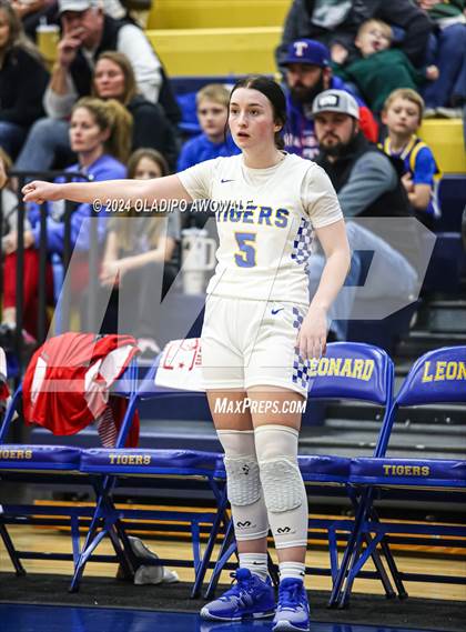 Thumbnail 2 in Chisum @ Leonard (62'nd Leonard Holiday Tournament) photogallery.